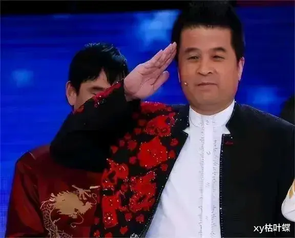 被批“不男不女”的毕凌，把父亲毕福剑自以为豪的体面，撕得稀碎