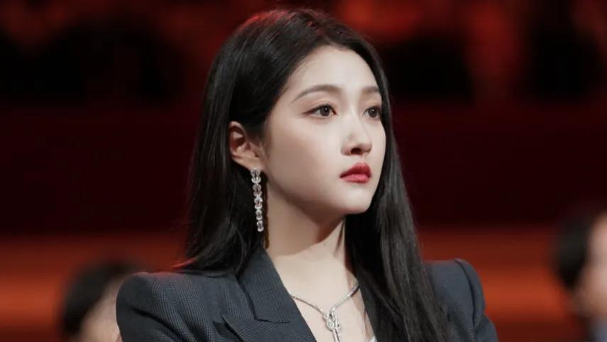 撕破脸了？鹿晗关晓彤分手风波时间线曝光，疑似女方用舆论逼分手