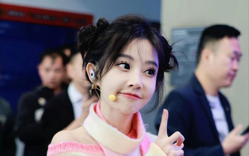 冯提莫跨界COS,绝美貂蝉引热议:才华与颜值的双重魅力