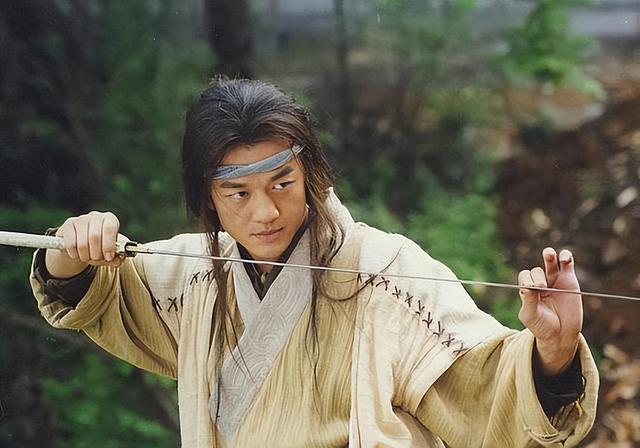 李亚鹏搞情怀卖白酒,一瓶988,销量为零,男人的生意做不起来?