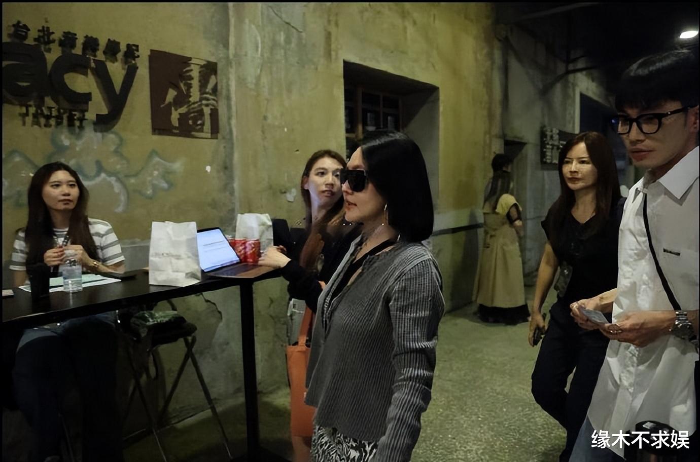 具俊晔DJ秀要亏本了!观众不足千人门票地,大S不露面只送花篮