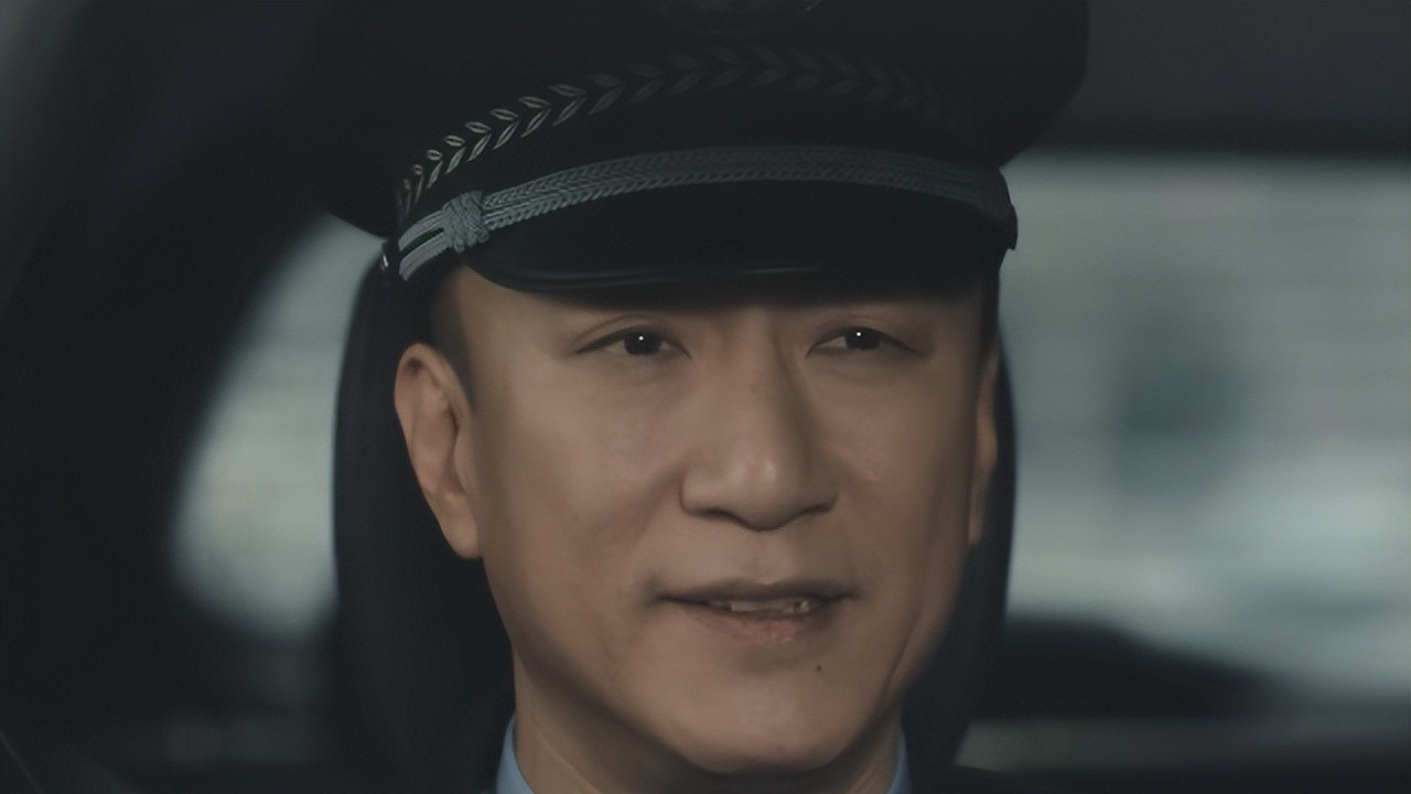 《不可告人》仅播4集，冲到飙升榜第一！刘奕君又拿到“王牌”了