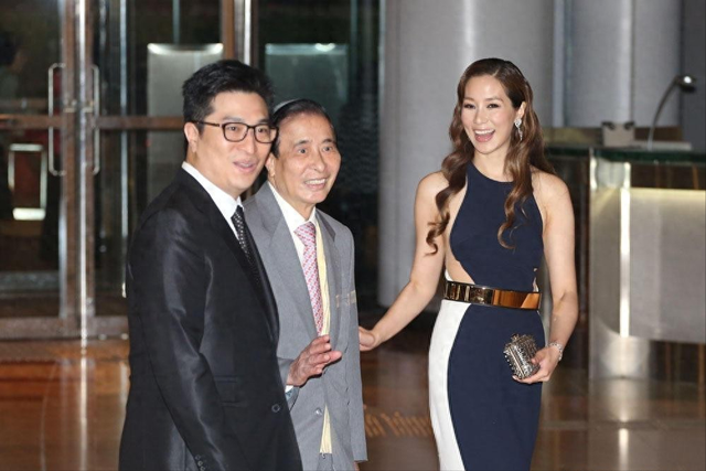 10亿换一个儿子,嫁入豪门8年连生4子,年仅30岁就身价破千亿!