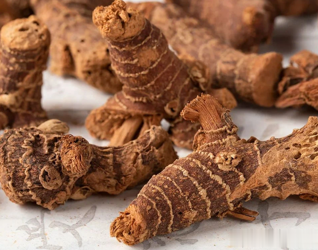 觉得牛肉难炖？关键放5种香料，卤牛肉软烂不柴，鲜香入味不塞牙