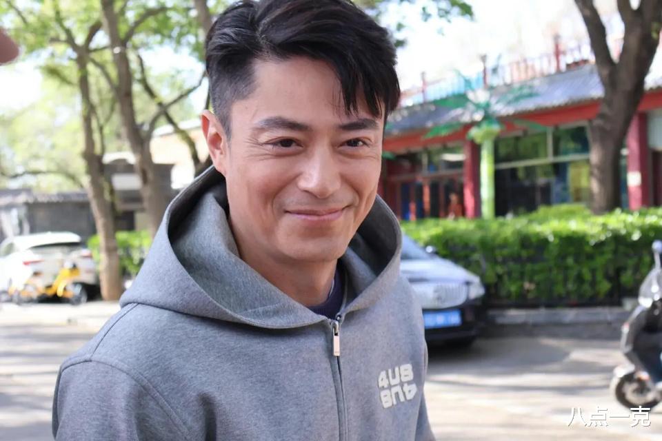 霍建华老了!一脸大褶子、沧桑显老,与27岁张雪迎同框宛如父女