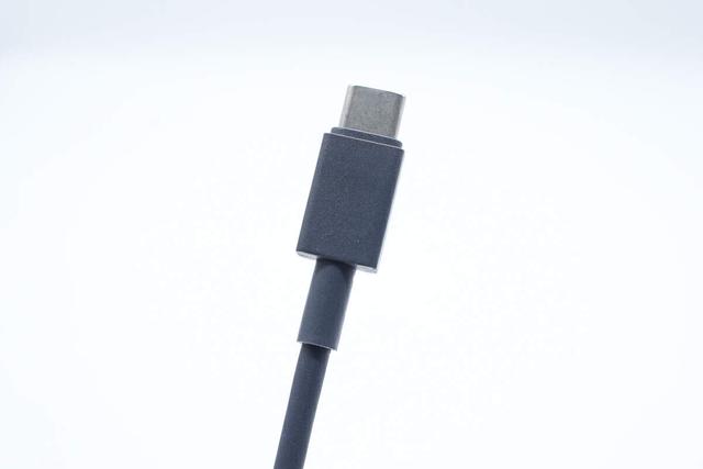 支持65W PD快充和120W小米快充，小米165W自帶線充電寶拆解