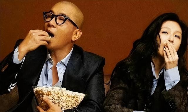 S妈心痛不已!汪小菲断供后,家族昔日辉煌成泡沫,言:悔之不及