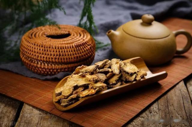 关节肿疼，活动不利?两味药煮水，祛风湿强筋骨，让你关节变年轻