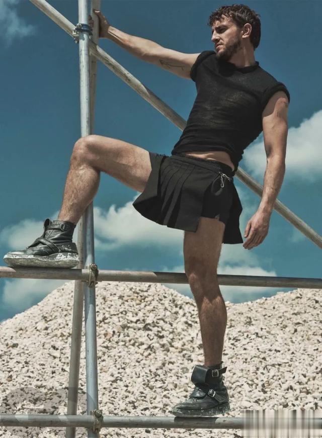 新“角斗士”保罗·麦斯卡《GQ》写真大片,校园男神变身肌肉糙汉