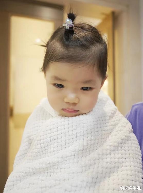 程晓玥晒与女儿合照,胖豆抱着妈妈笑弯了眼,吴千语被萌化了