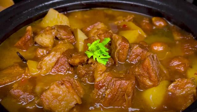 炖牛肉，切不可直接焯水，教你多加一步，牛肉软烂入味，像嫩豆腐