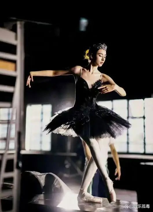 杀疯了!王家卫监制女主角21岁李宛妲美到窒息,下一个巨星预定