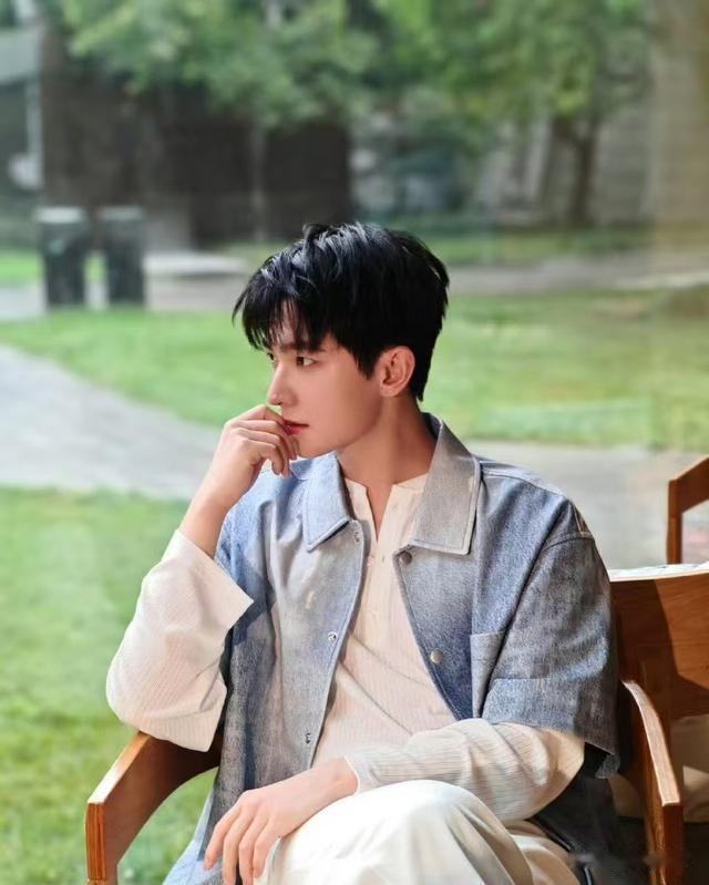 杨洋《雨霖铃》开机，女主惊艳，男二掉档严重，这是在防爆谁？