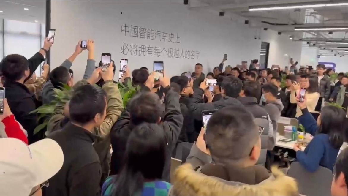 极越汽车“闪崩”始末：瓜太大，管饱