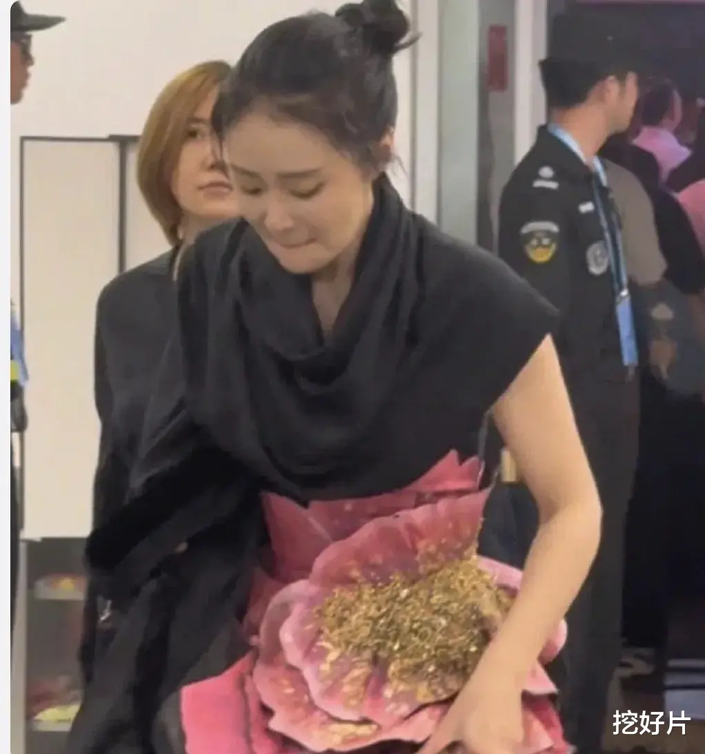 马丽领奖泣不成声，高叶惜败，但最大的赢家却是「缺席」的赵丽颖