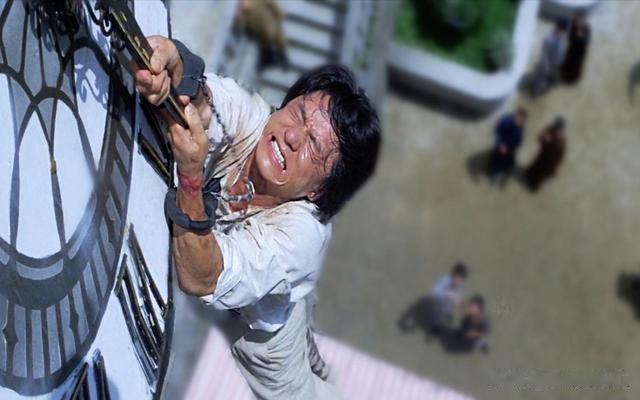 实拍成龙“惊天一跳”拍摄地，网友感慨被骗，其含金量究竟如何？