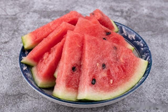 西瓜为何越来越甜？原因在3个方面，了解目前的市场状况就明白了