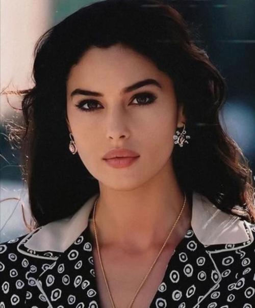 60岁连演三片!“地球之花”莫妮卡风韵犹存,美颜秘诀是什么?