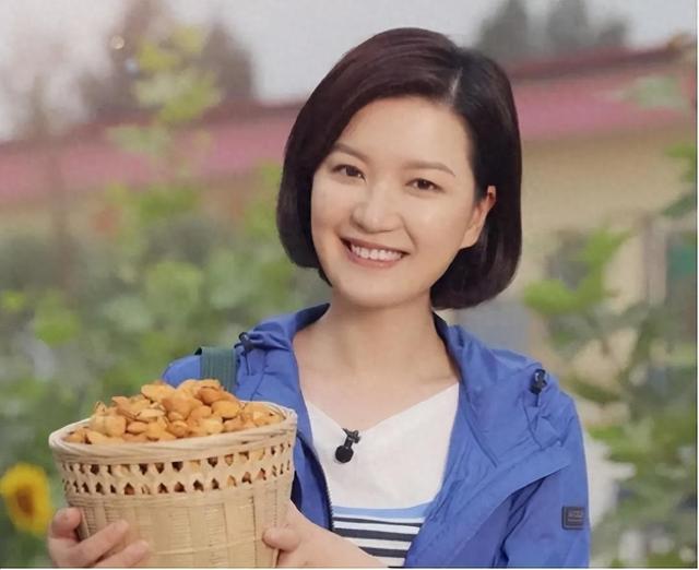 知名主持陈蓉:被黑后回老东家做幕后,嫁海归老公如今儿女双全