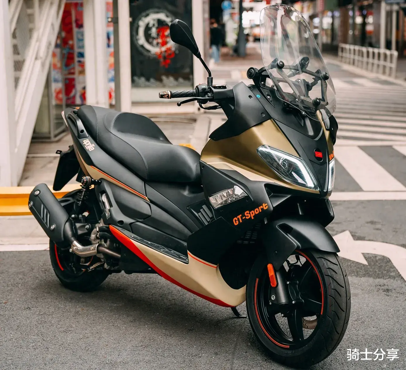 售价19980元，新款阿普利亚SR MAX250来了，竟然便宜了1万元