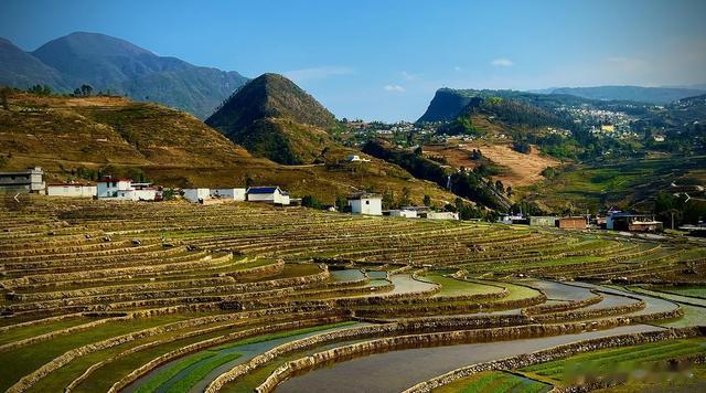 奔跑吧兄弟|31岁登春晚爆红后，他第一件事，就是连夜回家给女儿扫墓