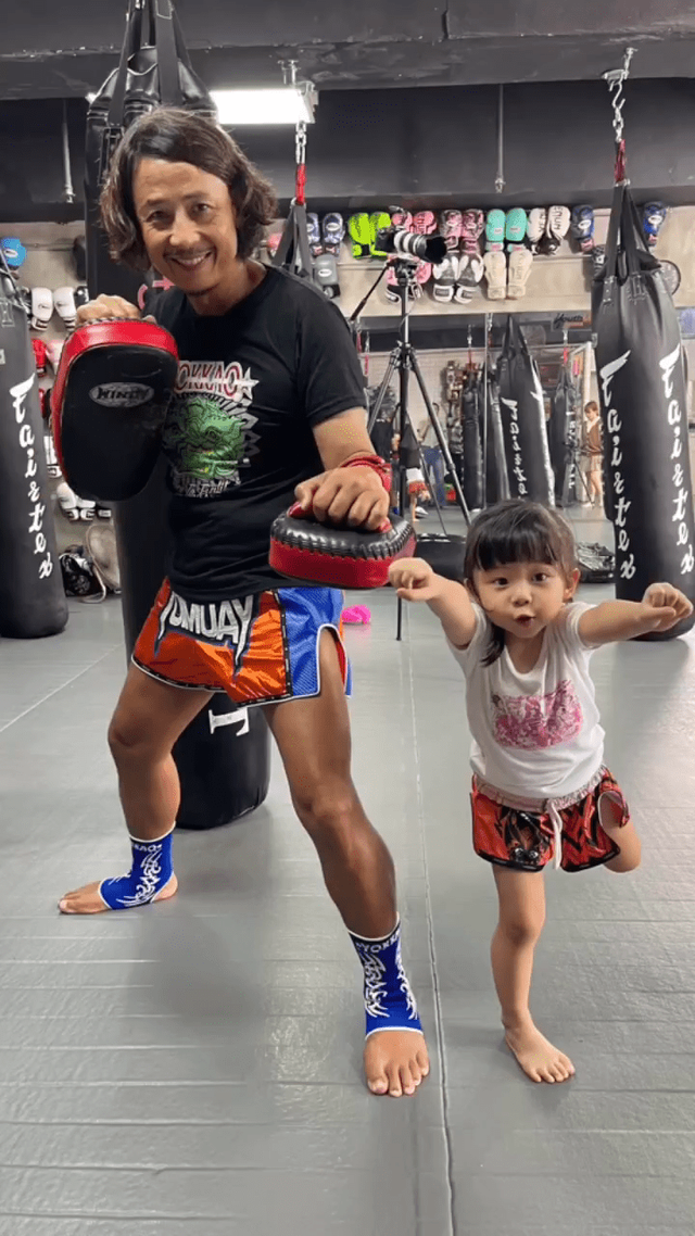 40岁的她息影高龄产女险中风!如今想让女进娱乐圈 网友:不够格!