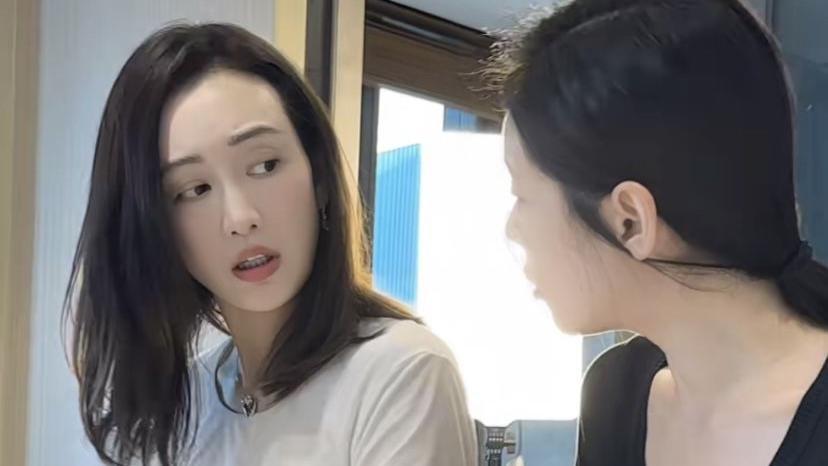 秋瓷炫邀请王鸥来家做客，私下关系曝光，网友：你老公晚上看剧本吗