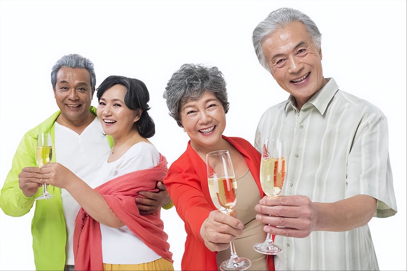 52岁的大妈,退休后找了份包饺子的活,退休金加工资让我乐开了花