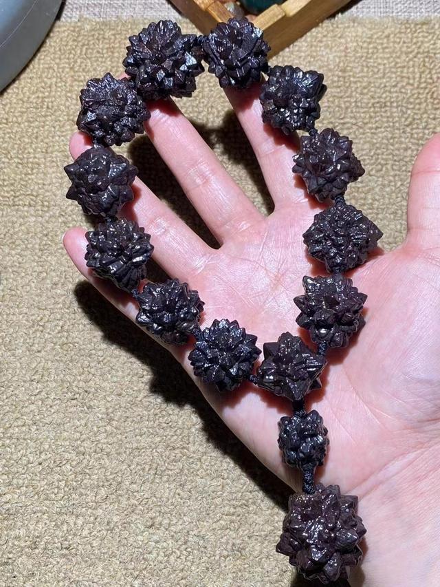 炸毛文玩——黑金刚，盘主们根本无法下手，却依然火出圈