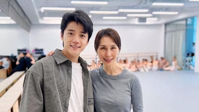 何超琼60岁亲妹露面，长相完全不像姐姐，身家百亿已离婚单身