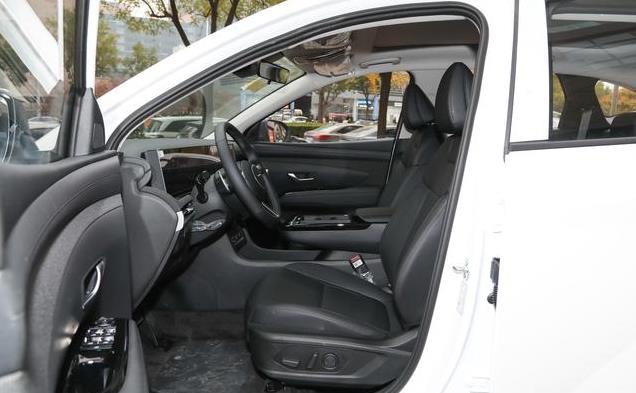 12.68万起,现代途胜对比本田CR-V,一个配置高,一个更保值