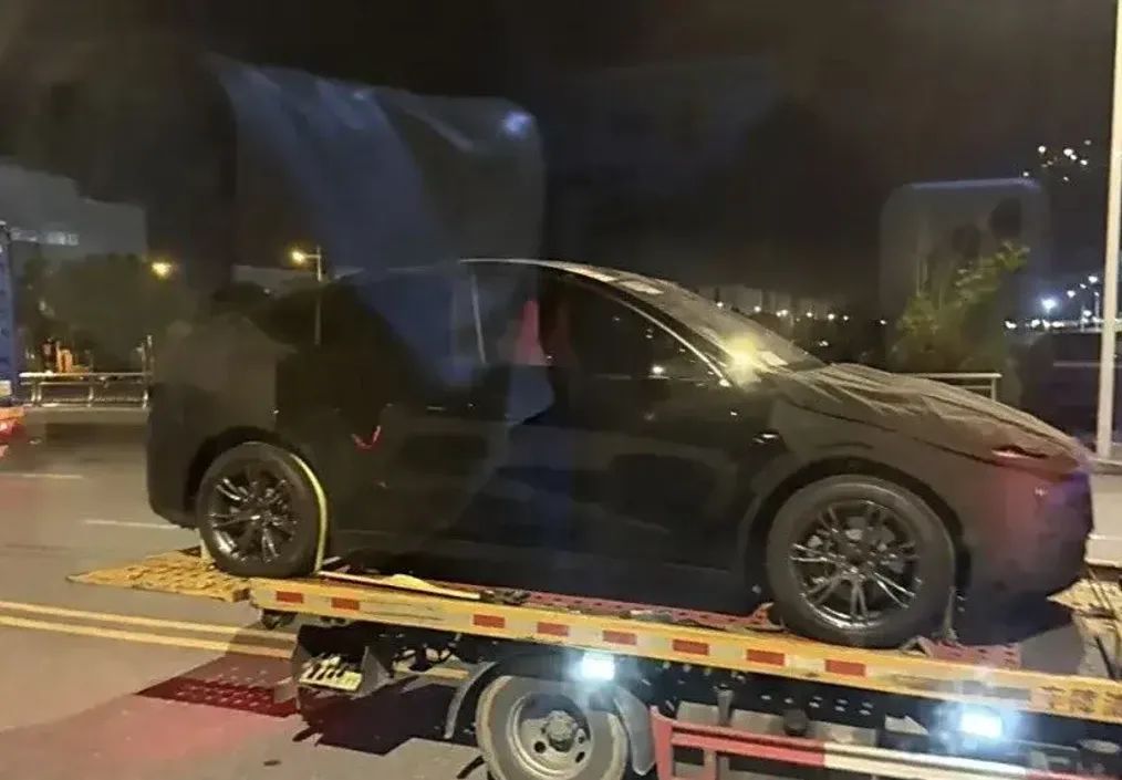 续航突破800km！Model Y Plaid无伪装谍照，这次尾灯好看多了？