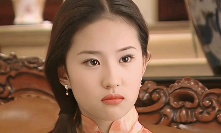 摇头晃脑,撇嘴做作?36岁刘亦菲出手,带来85花“教科书式”演技