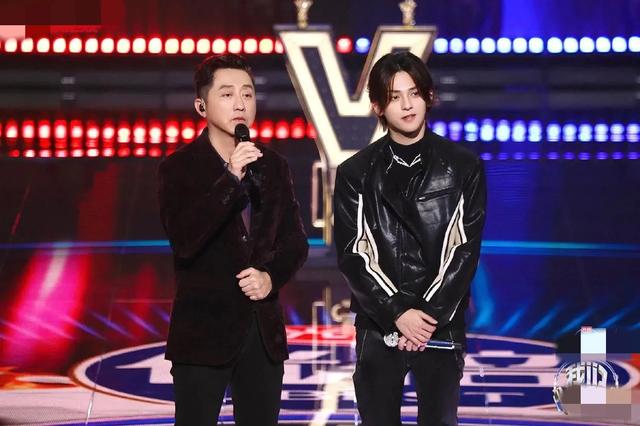 歌手2024|《歌手2024》最新首发阵容差评！海来阿木降档次，好声音导师扎堆