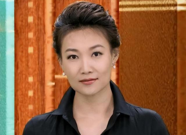 深扒之下，终于知道央视主持人李梓萌为何46岁还不结婚了!