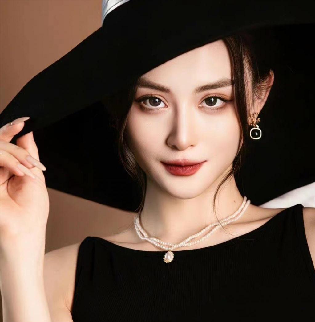 两次爆红,1。1亿获赞,粉丝超千万,追她的男人已经排到宇宙尽头