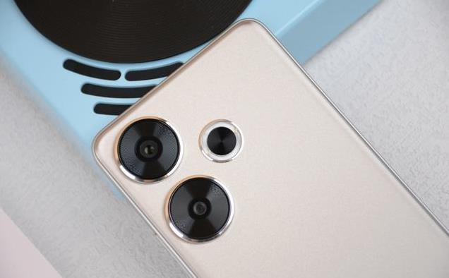 卢伟冰拿出诚意!骁龙8sGen3手机跌至1409元,轻薄机身+耐摔直屏