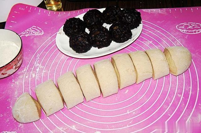 松软可口的红豆馅馒头,低脂粗纤维,饱腹不长肉,减脂期放心吃