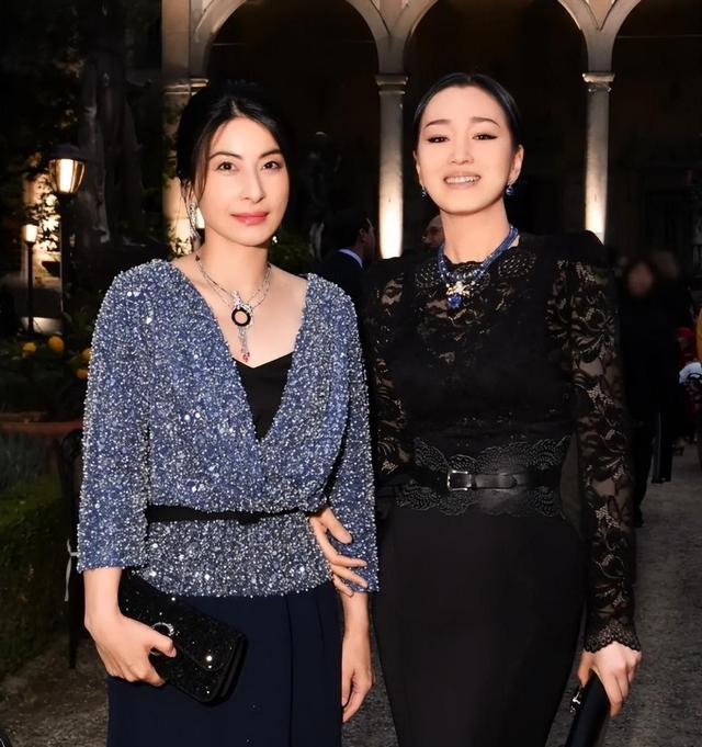 奔赴巴黎,被指“面相变了”的郭晶晶,再次印证了黄圣依的话!