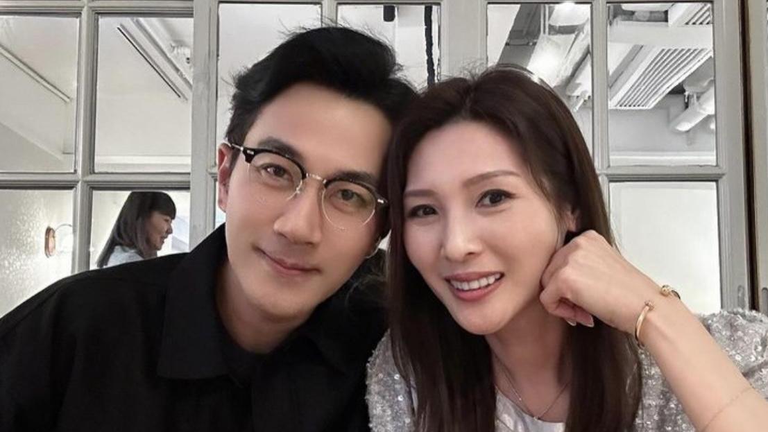 刘恺威为TVB同学庆生，打扮低调仍难掩帅气，众人谈笑风生至凌晨