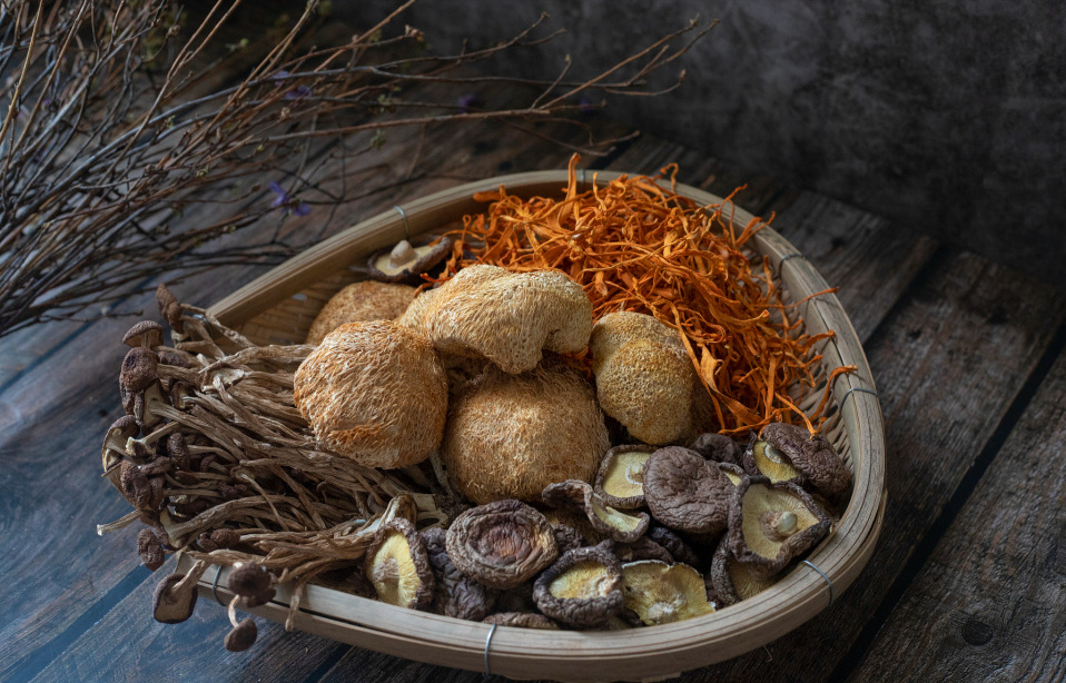 猴头菇被誉为餐桌上的“养胃之王”，但3类人别随便吃，早做了解