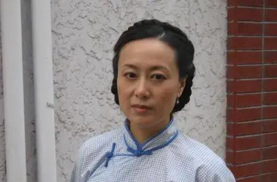 三十岁时很红，低调嫁乒乓王子，如今因《玫瑰的故事》成最美妈妈