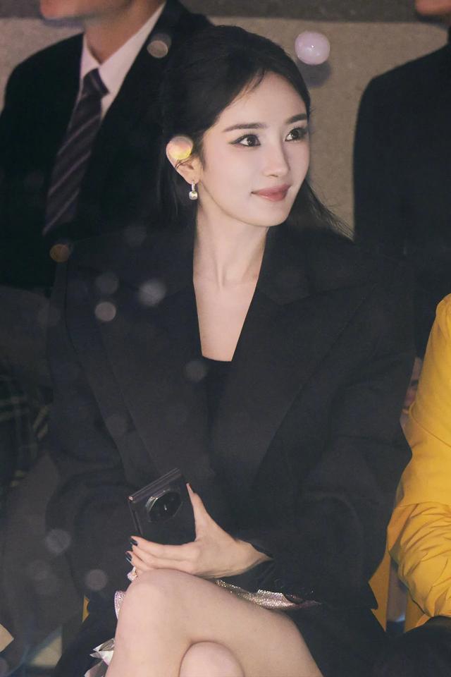 杨幂和赵丽颖撞衫怎么说呢,还得是你啊大幂幂