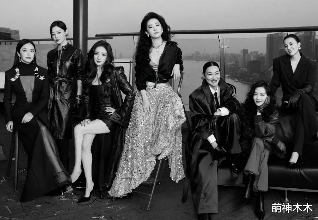 面对央视镜头,赵丽颖化淡妆、唐嫣戴帽子,相差4岁状态不一样