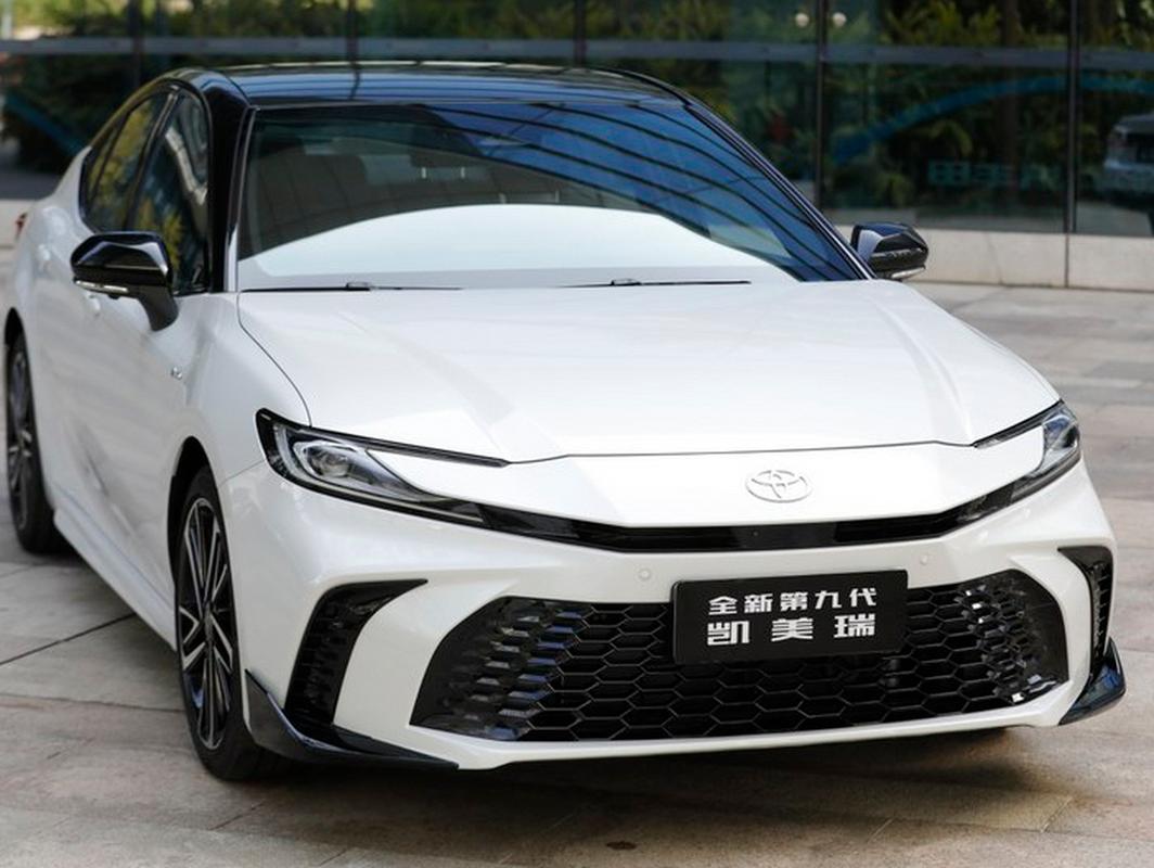 2024款凯美瑞解析：4L油耗+308马力，动力强油耗低，性价比爆棚