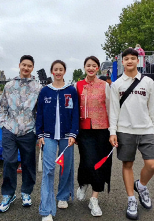 田亮、叶一茜全家亮相巴黎奥运会，森碟身材高挑，颜值超高