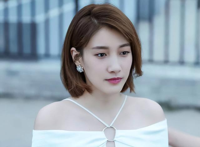 啜妮:父亲是一级演员,她却被陈道明赏识,如今她过的还好吗?