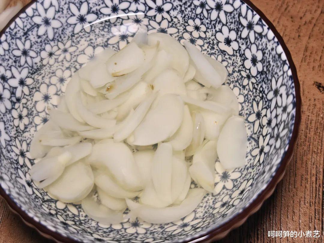 夏季炎热多喝汤，百合甜汤，做法简单，老少皆宜，越喝越滋润