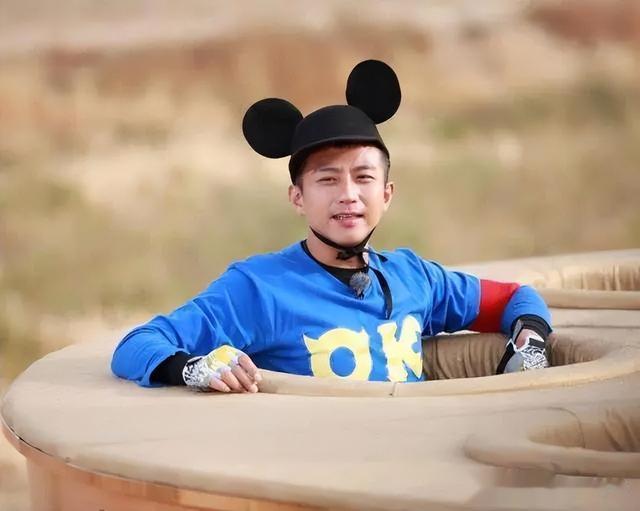 张译:我只要和她拍两口子的戏,她老公就抱孩子探班,真的很无语