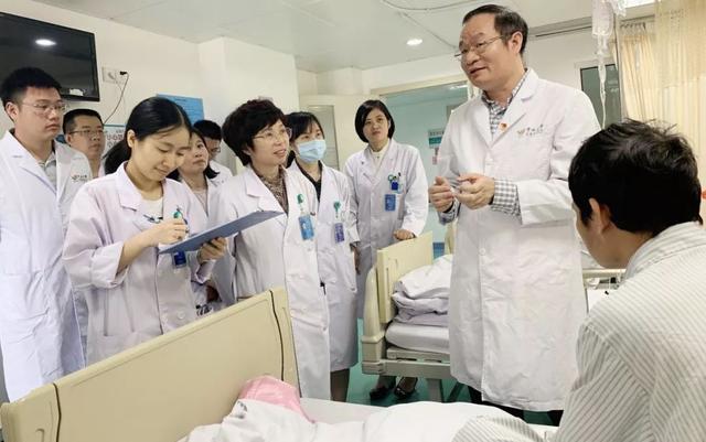 54岁男子每天饭桌上都有一碟花生，去体检 ，医生纳闷：怎么回事？